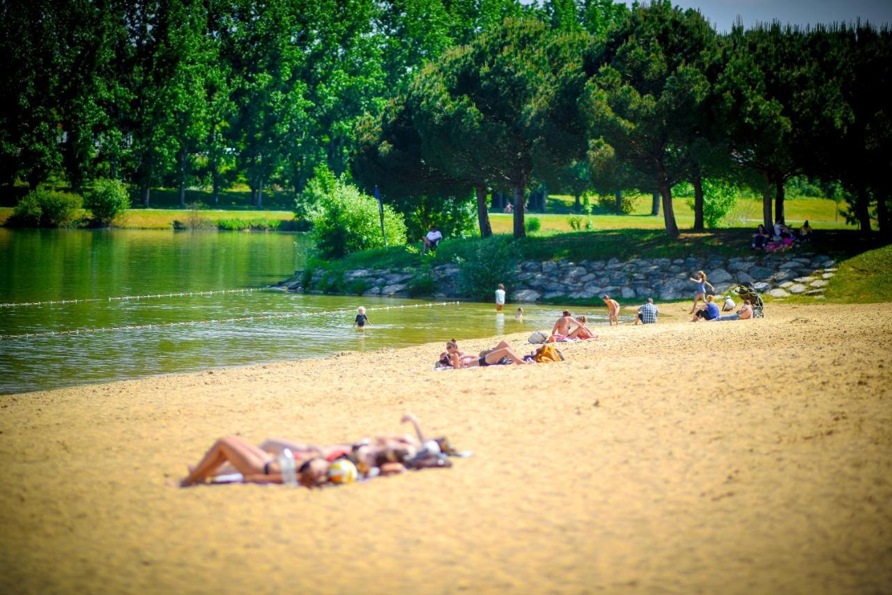 Camping Du Plan D'Eau **** Hotel Saint-Yrieix-sur-Charente Kültér fotó